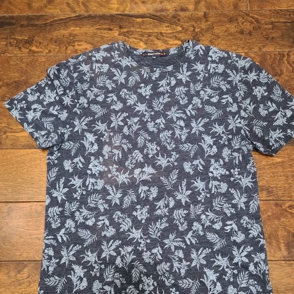 T-shirt patterned fully leaves - Picture 4 of 4
